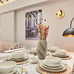 Superb Air-conditioned Flat On The Champs Elysees Parigi