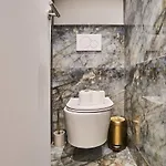 Superb Air-conditioned Flat On The Champs Elysees Parigi