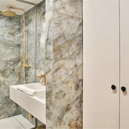 Superb Air-conditioned Flat On The Champs Elysees Apartment *