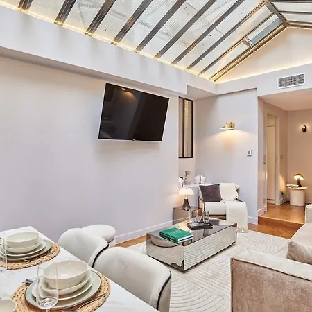 Apartment Superb Air-conditioned Flat On The Champs Elysees