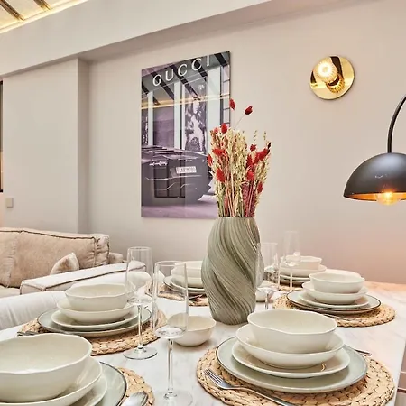 Superb Air-conditioned Flat On The Champs Elysees Paris
