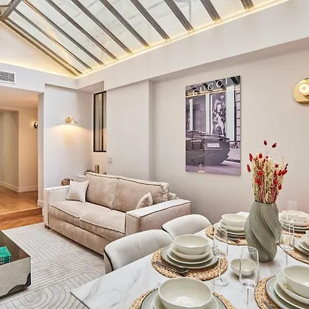 Superb Air-conditioned Flat On The Champs Elysees Apartment