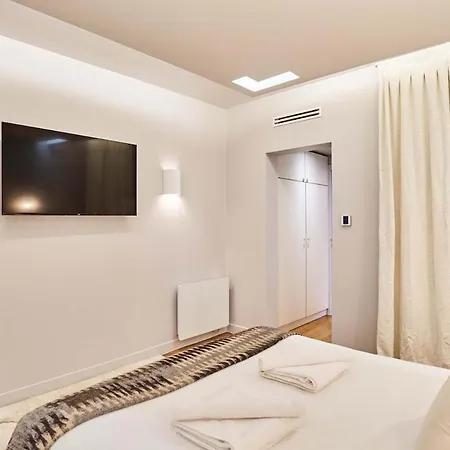 Apartment Superb Air-conditioned Flat On The Champs Elysees