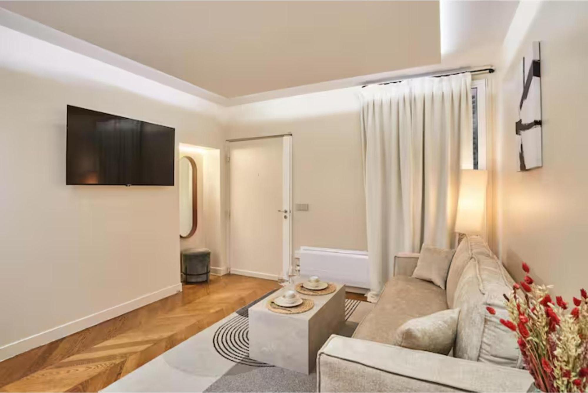 Superb Air-conditioned Flat On The Champs Elysees