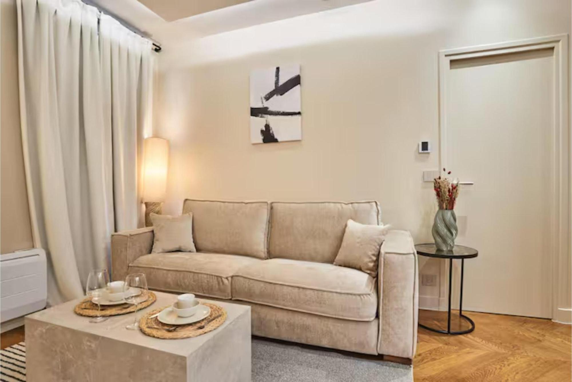 Superb Air-conditioned Flat On The Champs Elysees * Parigi