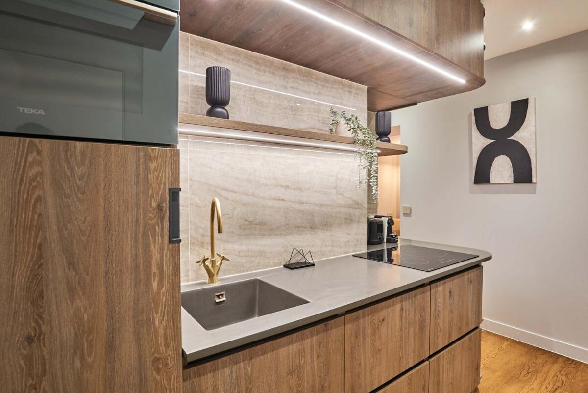 Superb Air-conditioned Flat On The Champs Elysees *