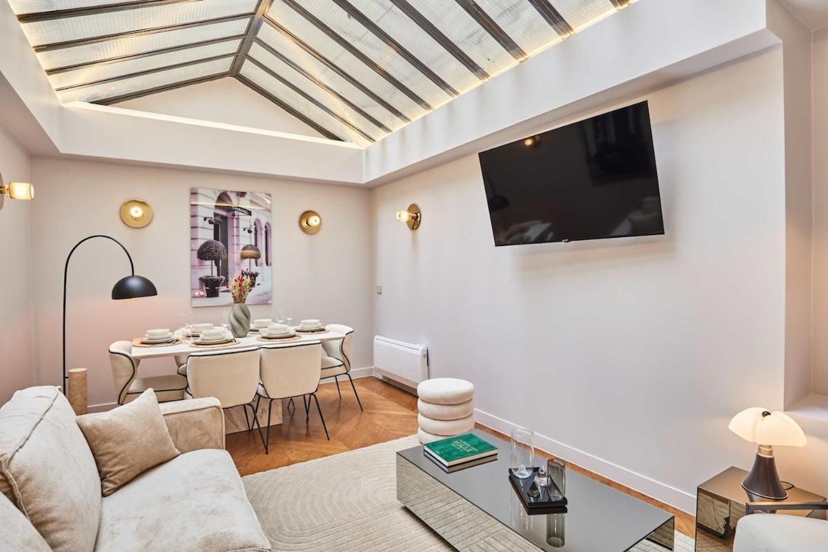 Superb Air-conditioned Flat On The Champs Elysees