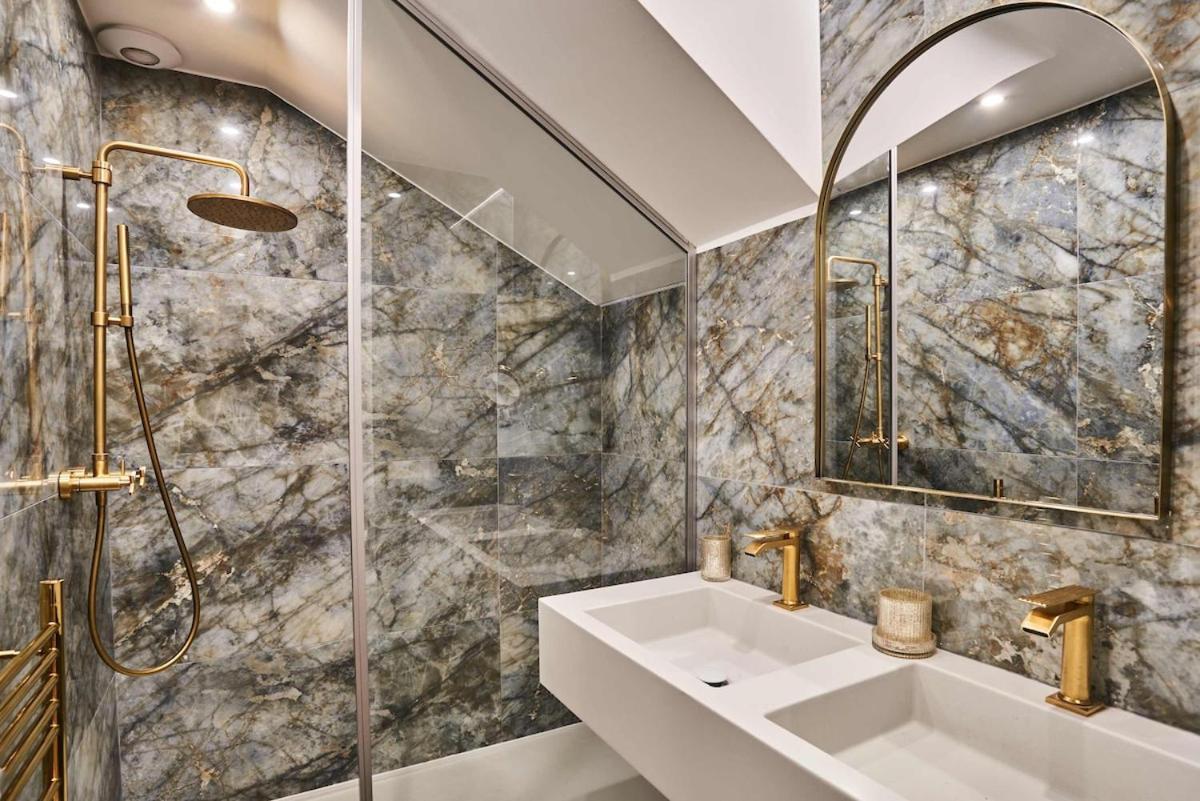 Superb Air-conditioned Flat On The Champs Elysees