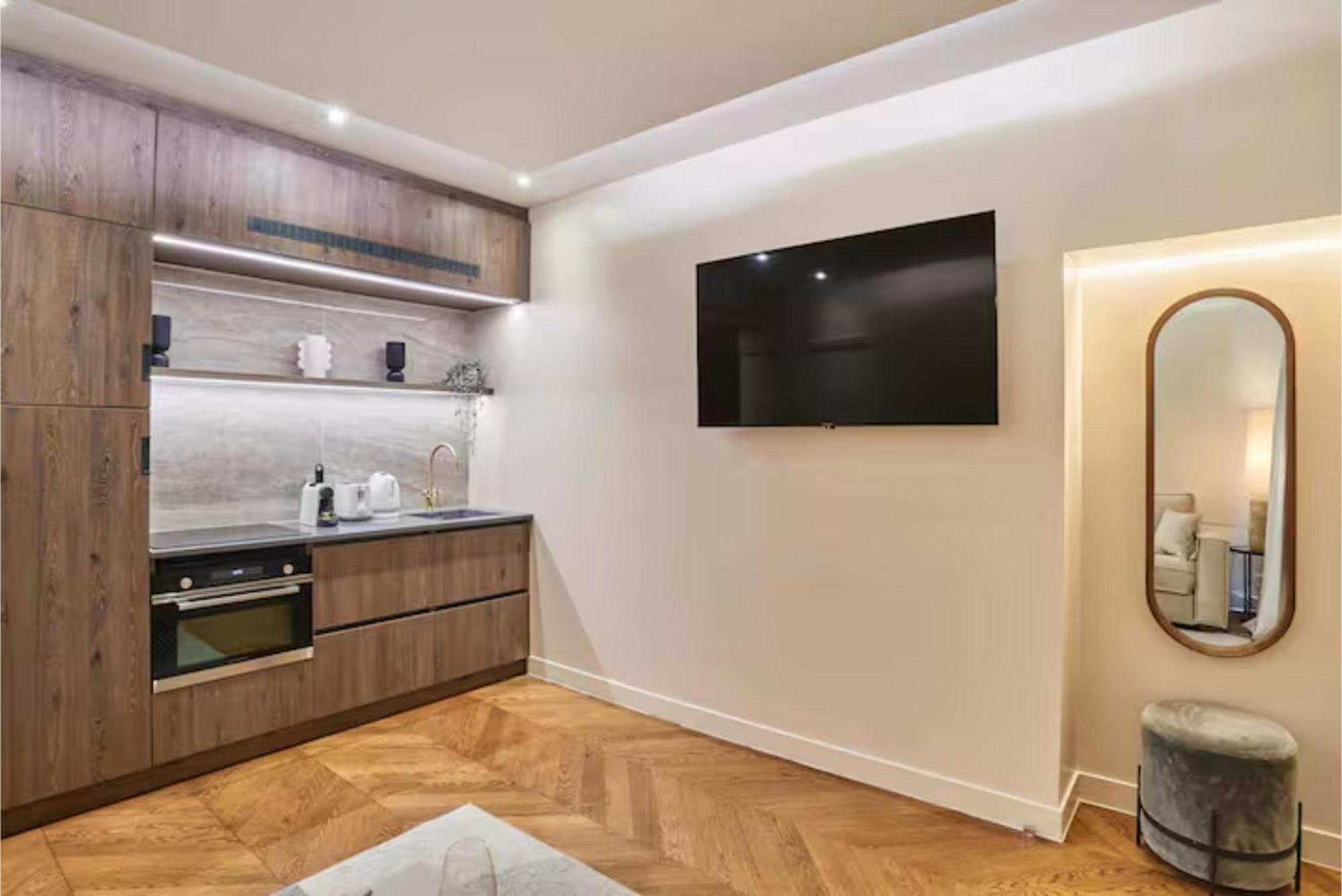 Superb Air-conditioned Flat On The Champs Elysees * Paris