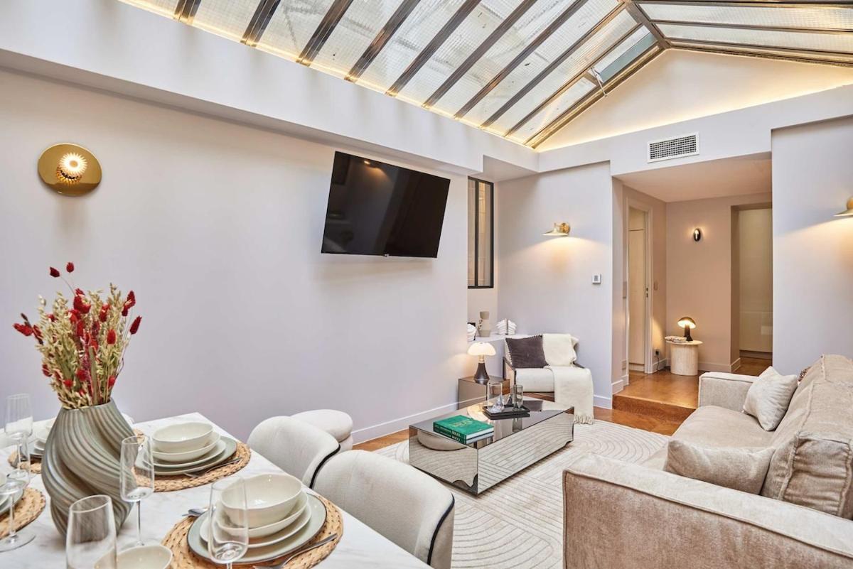 Apartment Superb Air-conditioned Flat On The Champs Elysees