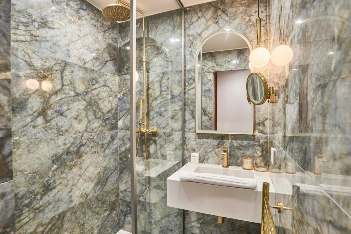 Apartment Superb Air-conditioned Flat On The Champs Elysees