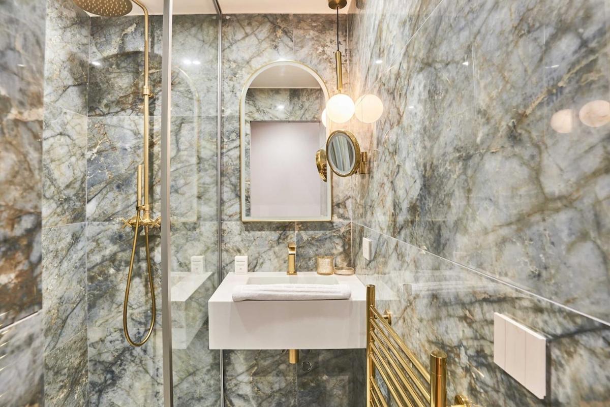 Superb Air-conditioned Flat On The Champs Elysees Apartment Paris